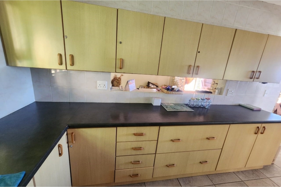6 Bedroom Property for Sale in Wavecrest Eastern Cape